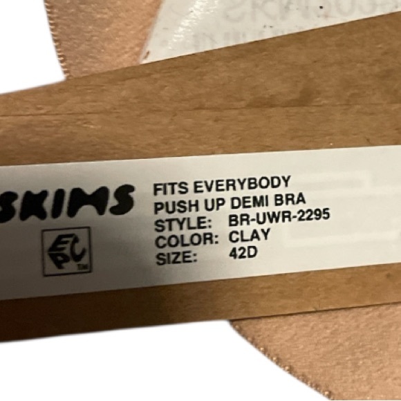 Skims Fits Everybody Push-Up Demi Bra - Picture 2 of 3